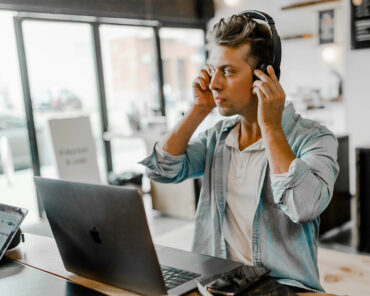 Auriculares y salud auditiva: ¿Los estás usando c ...